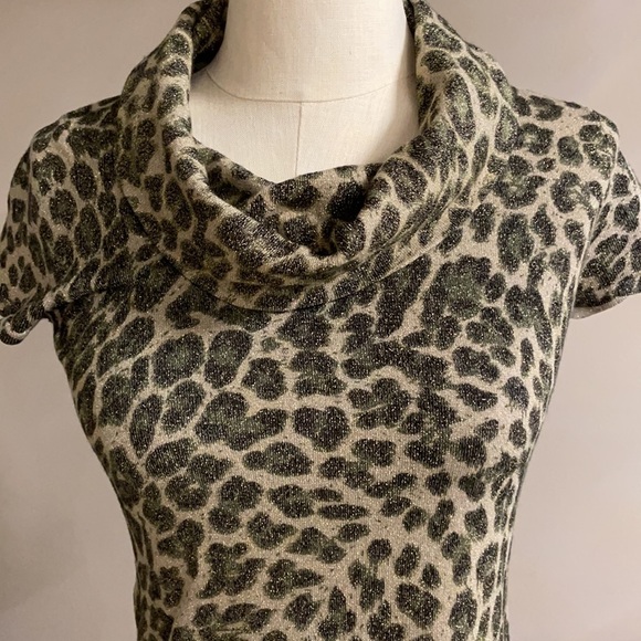 NWOT INC WOMENS STRETCH KNIT METALLIC ANIMAL TOP. Cowl n/l Size S sleeveless - Picture 2 of 11